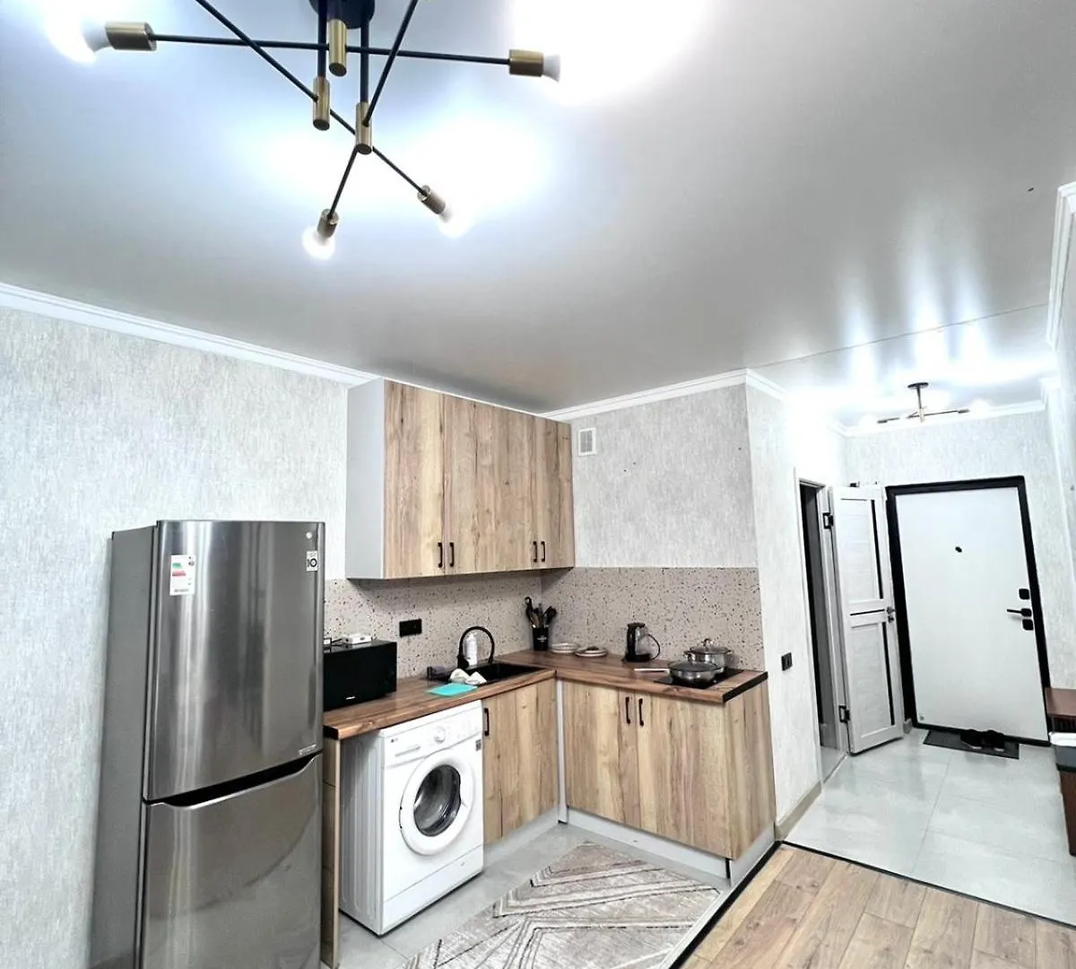 Оранжевая Квартира Хаят Almaty Apartment